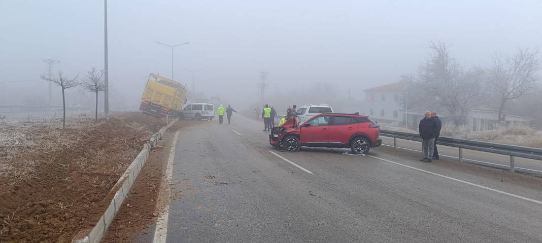 Biri Konya plakalı 7 araç kaza yaptı! Çok sayıda yaralı var 3